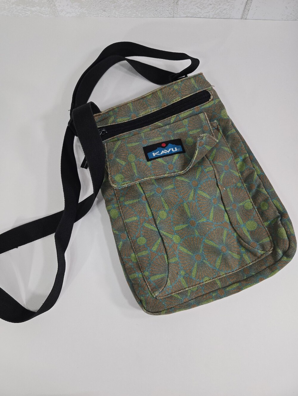 Kavu Keeper crossbody patterned green canvas bag
